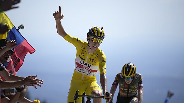 DOKZAL TO. Tadej Pogaar se raduje z vtzstv v sedm etap Tour de France.