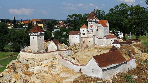 Hrad Zubtejn patil ve sv dob mezi nejvt na Morav, tomu odpovd i velikost modelu.