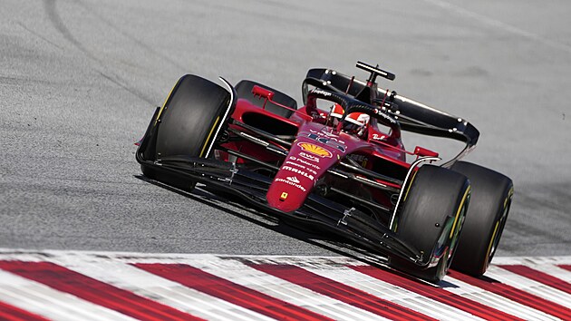 Pilot Ferrari Charles Leclerc z Monaka bhem kvalifikace Sprint Race na zvodnm okruhu Red Bull Ring ve Spielbergu.