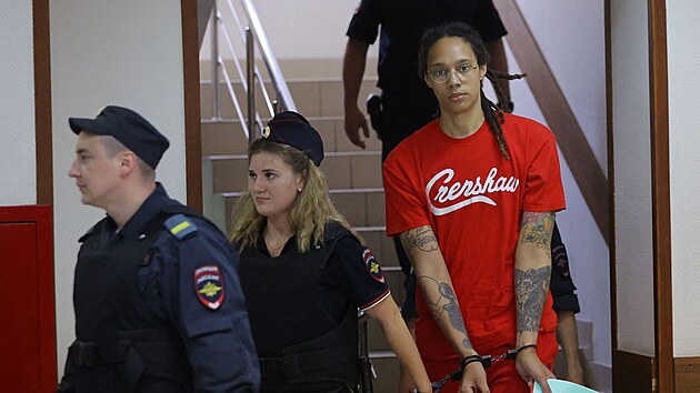 Americká basketbalistka Brittney Grinerová míří k moskevskému soudu.