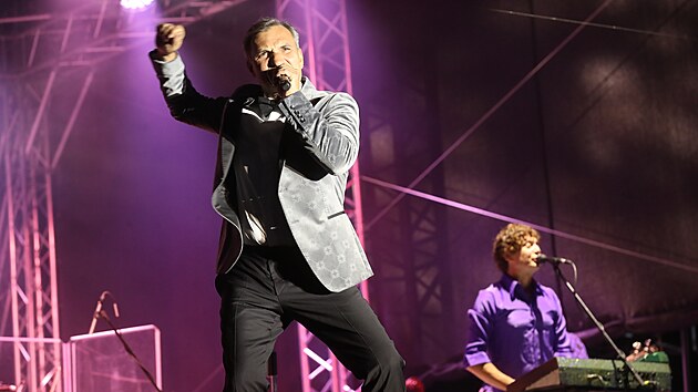 Jiří Macháček během koncertu své kapely MIG 21 (1. července 2022)