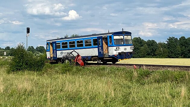 Pi srce traktoru s osobnm vlakem u Bezdkova na Klatovsku zemel idi zemdlskho stroje.