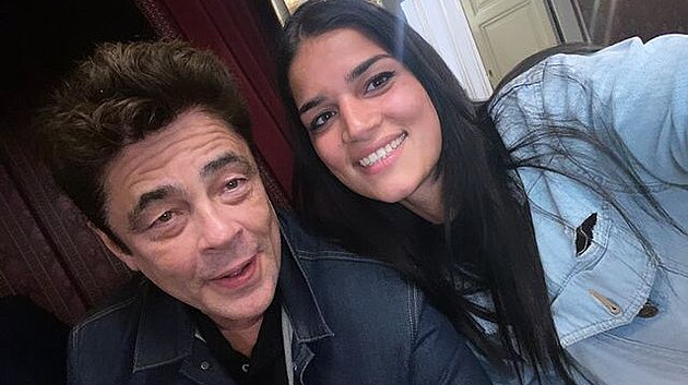 Benicio Del Toro a Lina Siciliano na filmovm festivalu v Karlovch Varech (2022)