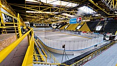 NOVÁ ÉRA. Ledová plocha na Hlinkov zimním stadionu se zúila na rozmry NHL a...