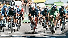 Závrený spurt ve druhé etap Tour de France.