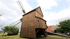 Maršálkův větrný mlýn z 19. století v Partutovicích je technickou památkou.