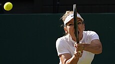Simona Halepov v osmifinlovm zpase Wimbledonu.