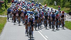 Peloton bhem druhé etapy Tour de France kontrolovaly sprinterské týmy