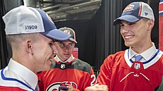 Filip Mear, imon Nemec a Juraj Slafkovský krátce po skonení prvního kola...