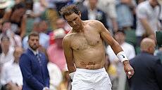 Španěl Rafael Nadal se během Wimbledonu potýká se zdravotními problémy.
