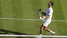 Novak Djokovi� v semifinále Wimbledonu.