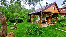 Zahradní altán, kde rodina s d�tmi tráví v lét� asi nejvíce �asu.