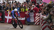 Nizozemec Mathieu van der Poel na trati úvodní etapy Tour de France 2022.