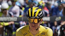 LÍDR. Tadej Pogaar ped startem sedmé etapy Tour de France.