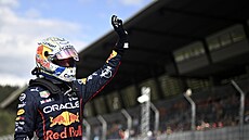 Max Verstappen slaví vít�zství v kvalifikaci sprintu na Velké cen� Rakouska.
