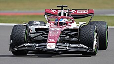 Valtteri Bottas z týmu Alfa Romeo v tréninku na Velkou cenu Velké Británie F1.