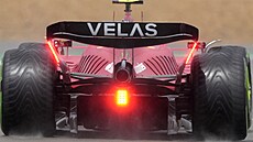 Carlos Sainz z Ferrari v tréninku na Velkou cenu Velké Británie F1.