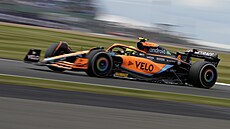 Lando Norris z McLarenu v tréninku na Velkou cenu Velké Británie F1.