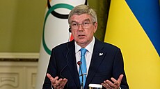 Thomas Bach pi své návtv Ukrajiny