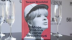 Obal knihy Moje máma Jana Brejchová (3. července 2022).