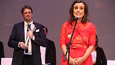 Re�isérka Beata Parkanová d�kuje za cenu, kterou získala za re�ii snímku Slovo...