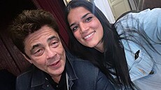 Benicio Del Toro a Lina Siciliano na filmovém festivalu v Karlových Varech...