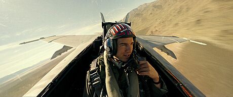 edesátiletý Tom Cruise se nyní po 36 letech vrátil do role elitního pilota...