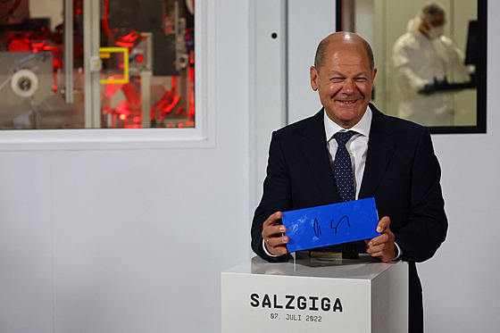 Nmecký premiér Olaf Scholz pi slavnostním pedstavení projektu Salzgiga. V...