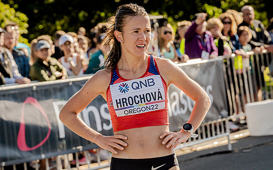 Tereza Hrochová v cíli maratonu na mistrovství svta v Eugene