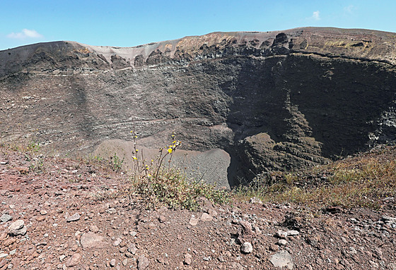 Ke kráteru sopky Vesuv je vstup zakázán, pesto se najdou nkteí, kteí zákaz...