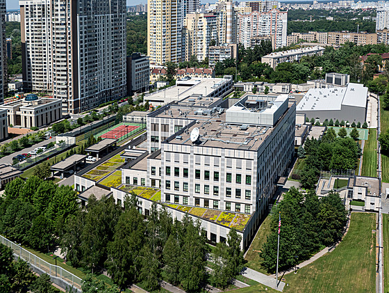 Letecký pohled na ambasádu Spojených států amerických v Kyjevě (6. července...