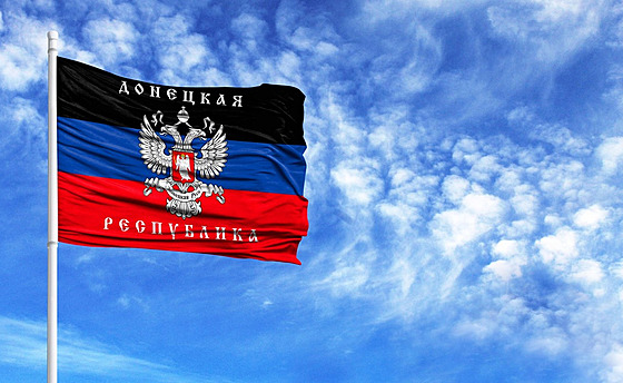 Vlajka separatistické Doncké lidové republiky. (12. ervence 2019)