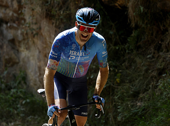 RADOST. Hugo Houle si jede pro vítzství estnácté etap Tour de France.