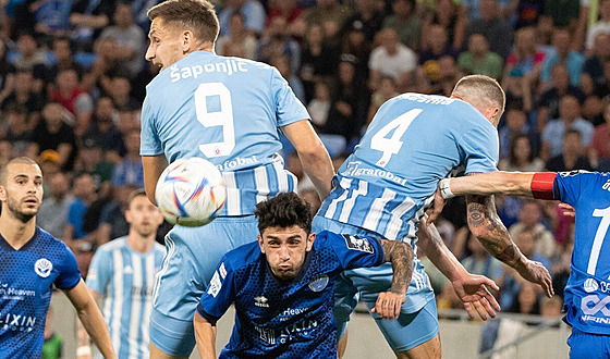 Momentka z utkání Slovan Bratislava - Batumi.