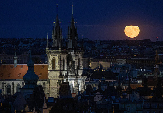 Superúplnk nad hlavním mstem, 13. 7. 2022