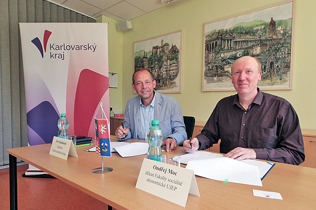 Memorandum o partnerství a spolupráci Karlovarského kraje a Fakulty sociáln...