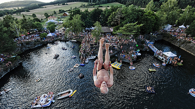 Na Highjumpu se představí pětasedmdesátiletý skokan i světový rekordman