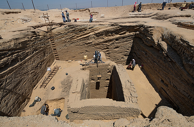 Čeští egyptologové objevili v Abúsíru novou hrobku, odhalili komu patřila