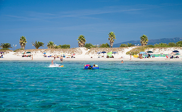 Sardinie zažívá renesanci nudismu. Nahota však každému není po chuti