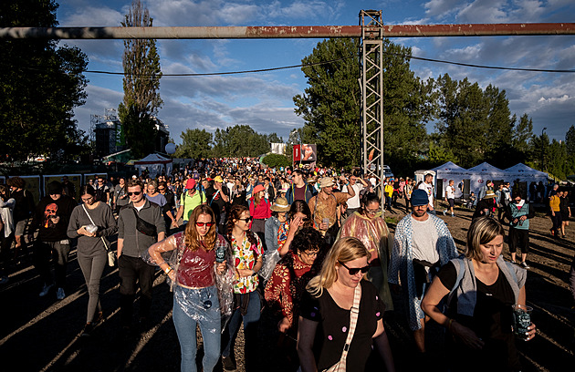 Riziko výpadků i desátek z obratu. Festivaly vysvětlují, proč chtějí hotovost