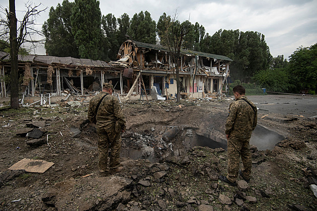 Rusové ukončují operační pauzu na Donbase, Šojgu nařídil zesílit útoky