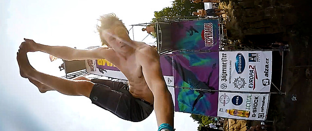 VIDEO: Salta, vruty, adrenalin. Highjump nabídl úchvatné skoky do vody