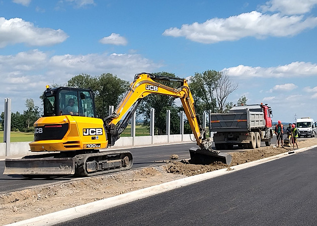 Práce na dálniním úseku D35 asy - Ostrov pokraují podle harmonogramu.