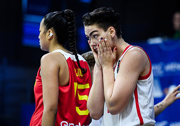 Stříbrné slzy. Juniorské basketbalistky v evropském finále dotahovaly marně