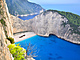 Proslul pl Navagio s lodnm vrakem na ostrov Zakynthos