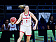 esk basketbalistka Petra Malkov to v zpase s Franci.