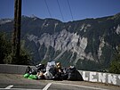 Sesbírané odpadky ve stoupání na Alpe d'Huez den po dvanácté etap Tour de...