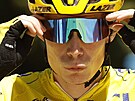 Lídr celkového poadí Jonas Vingegaard na startu 13. etapy Tour de France