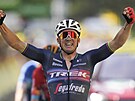 Mads Pedersen z Treku slaví vítzství ve 13. etap Tour de France.