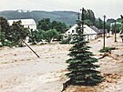 Ztorem na Bruntlsku se v ervenci 1997 valila povodov vlna, kter niila...